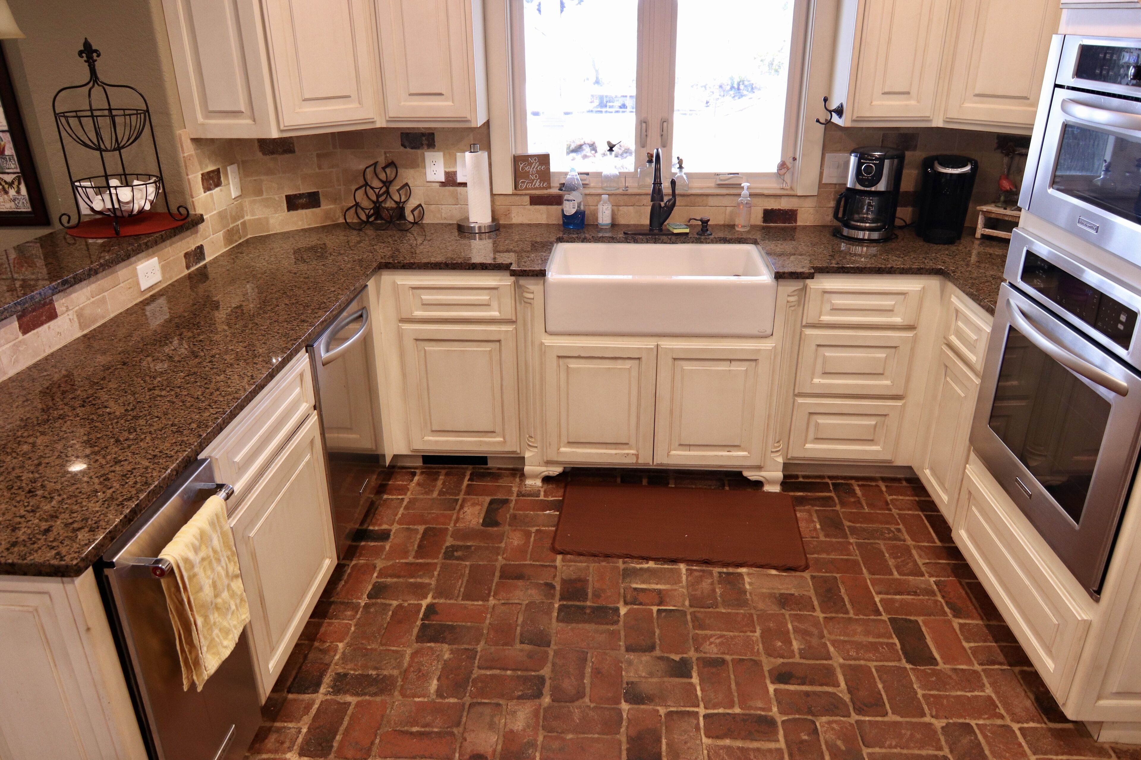 Beautiful Lakefront Villa with Private Pool, hot tub, No more than 12 people 