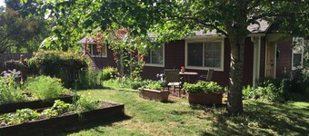 Garden Cottage on College Hill