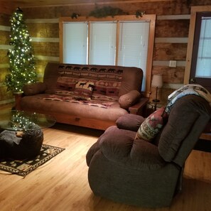 TV, fireplace, DVD player, stereo - Matthew11:28~4 mil Pkwy-Dwntwn Pigfrge hot tub, wifi-gas fireplace-NO EXTRA FEES (Pigeon Forge)