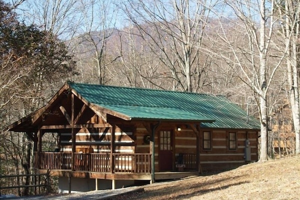 To see more pictures go to heisrisencabins