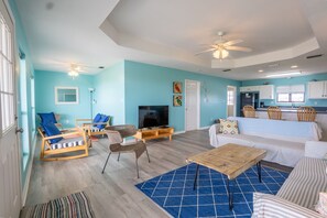 Smart TV, DVD player - Waterfront private sandy Bay Beach & quick path to Gulf Beach also. Bring dogs! (Dauphin Island)