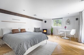 4 bedrooms, WiFi, bed sheets