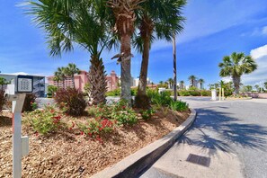 Property grounds - Summer Breeze Just Steps from Beach & Perdido Pass (Orange Beach)