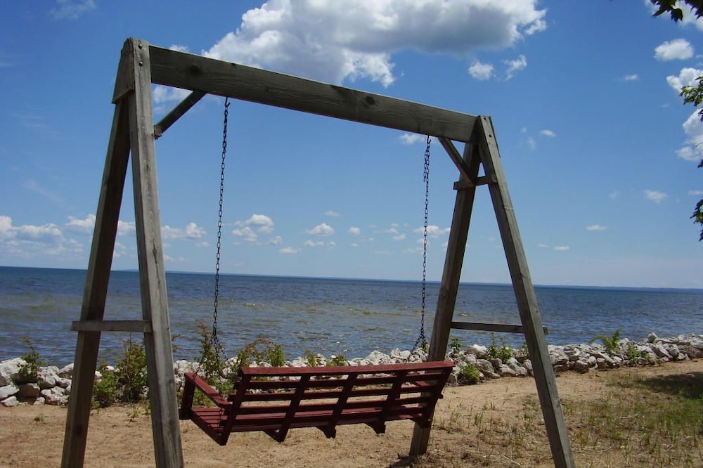 Year round home with Superior Views!