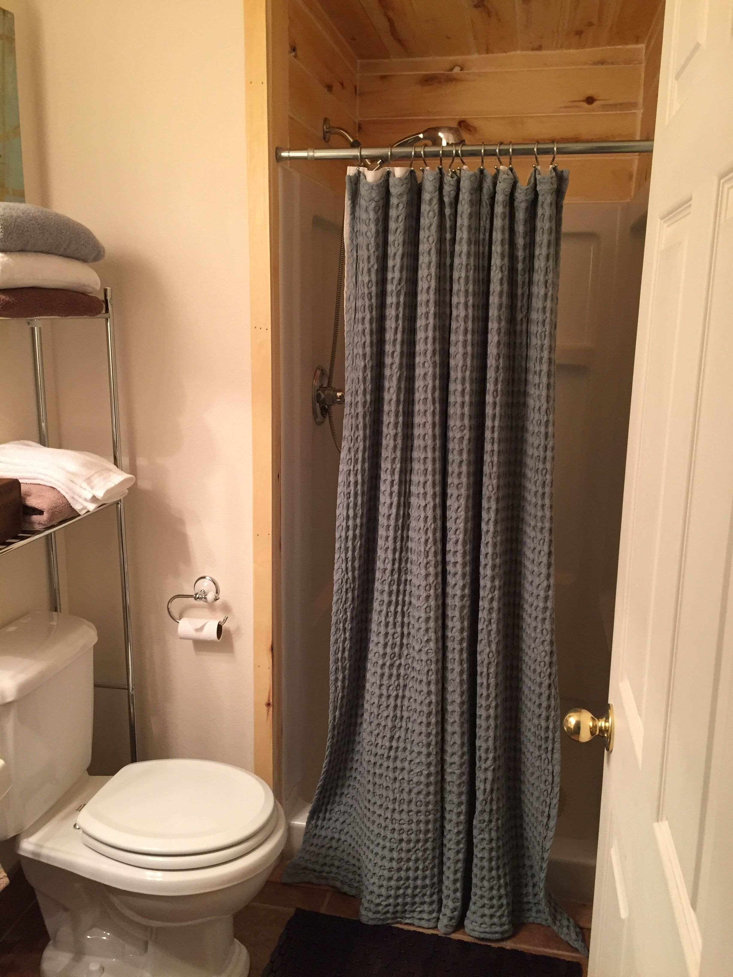 Welcome To The Ago Gallery Loft. Spacious, Clean, Convenient Location.