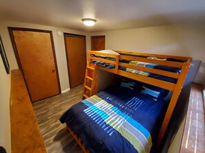 2 bedrooms, desk, iron/ironing board, travel crib