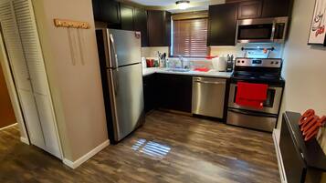 Refrigerador, microondas, horno, placa de cocina