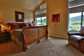 2 عدّة غرف نوم ومكواة/لوح كي وواي فاي مجانًا وملاءات أسرّة