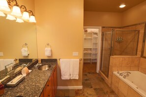 Combined shower/tub, jetted tub, hair dryer, towels - Summer is Already Here!!! (Huntsville)