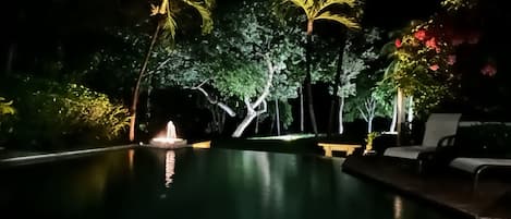 室外游泳池
