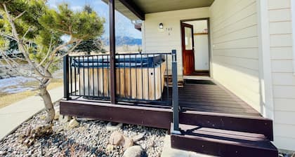 Townhome w/ Hot Tub, Minutes to Skiing, Red Lodge, MT