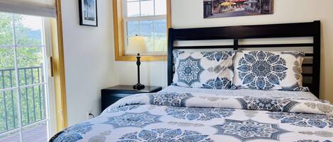 3 slaapkamers, een strijkplank/strijkijzer, gratis wifi, beddengoed