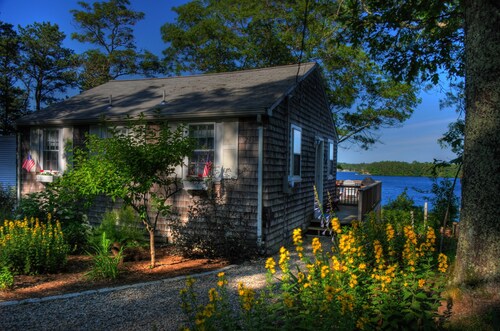 Waterfront Cottage on Private Lake with Dock