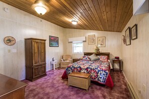 4 habitaciones, tabla de planchar con plancha y cuna de viaje 