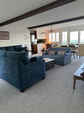 Una televisión, libros