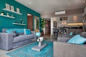 Flat-screen TV, stereo