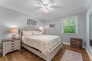 5 soverom, strykejern/-brett, reiseseng for barn og wi-fi (inkludert)