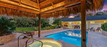 Private Tropical Ranch House in Jupiter Farms. Pet-Friendly, Pool, Tiki & Spa