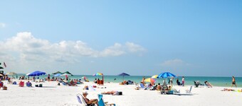 Hyggelig romantisk Siesta Key Beachfront Condo-fuld strand udsigt. 50 skridt til stranden