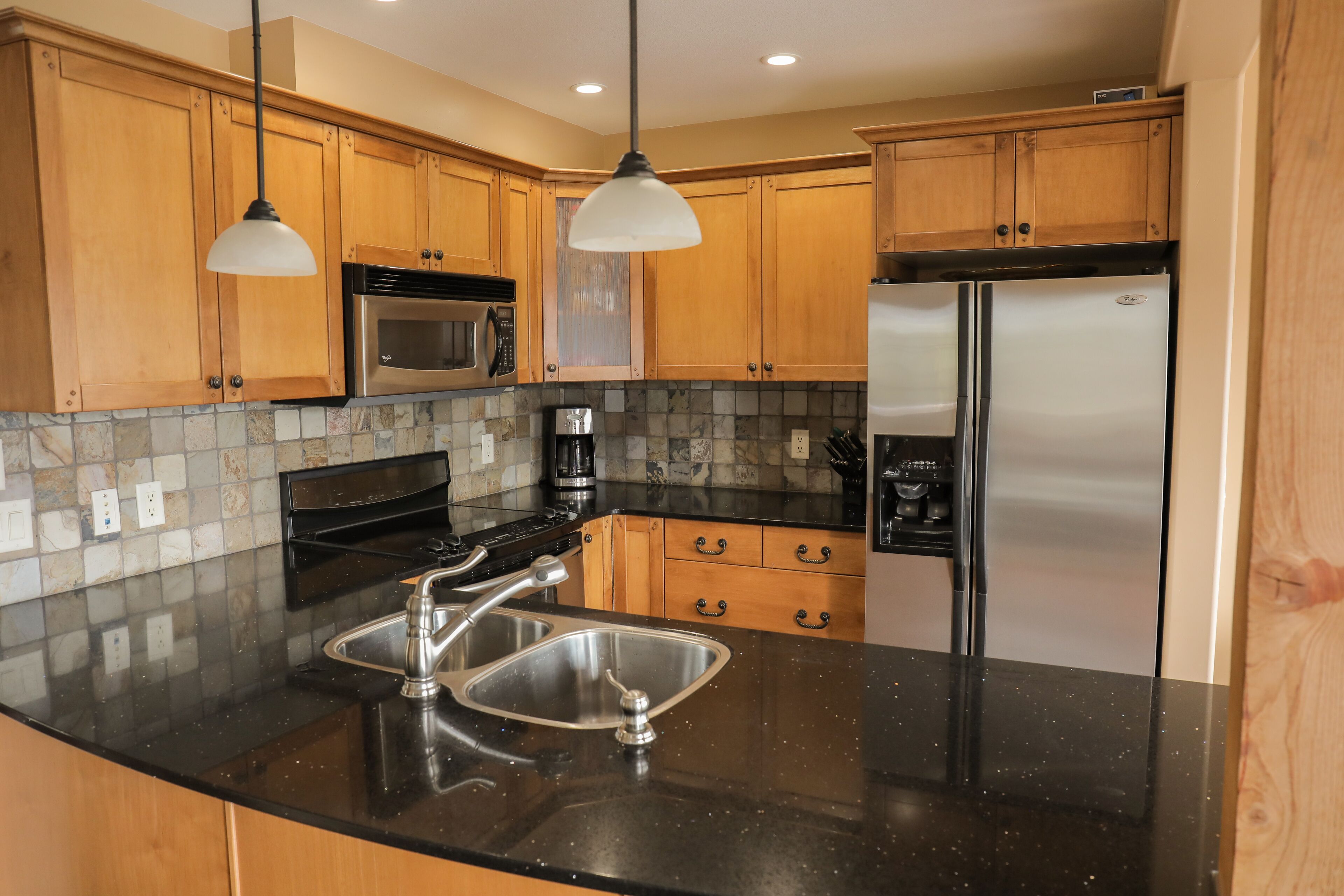 PET friendly LAKE VIEW cottage! BOOK YOUR 2023 SUMMER VACATION!