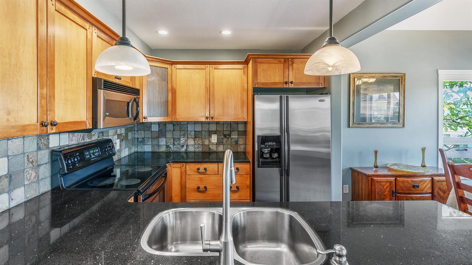 PET friendly LAKE VIEW cottage! BOOK YOUR 2023 SUMMER VACATION!