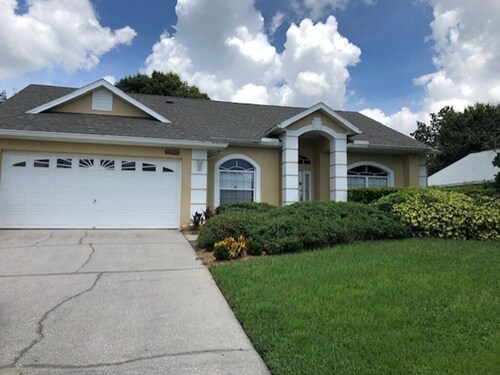 4BR/2BA Luxury Villa • Private Heated Pool & Game Room • 18 min to Disney World