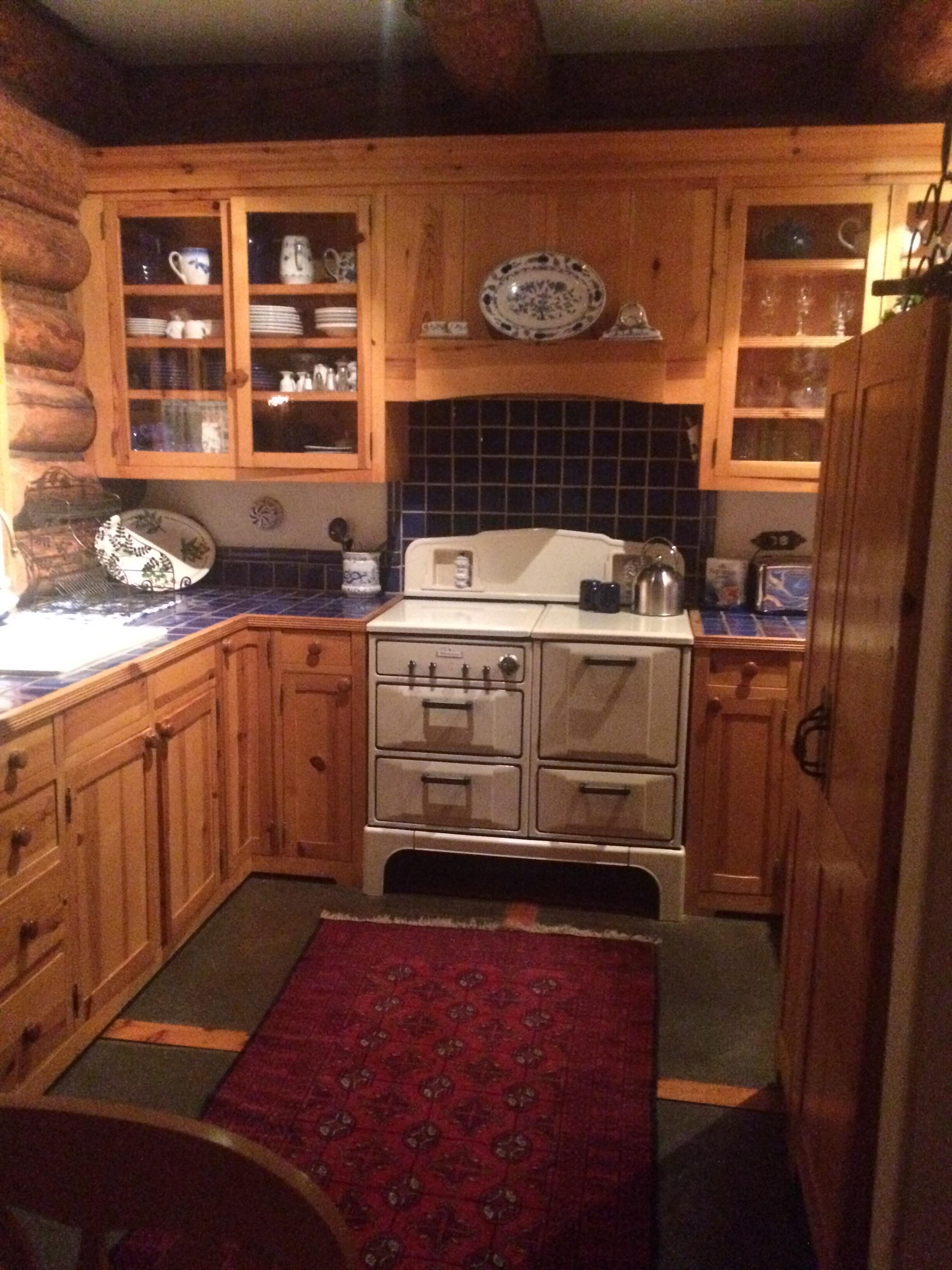 Romantic European style house on the river with natural hot springs 