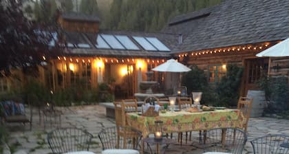 Euroopan tyyliin Home on River Natural Hot Springs