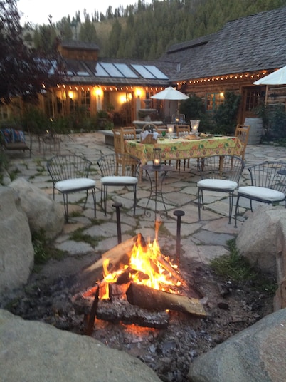Private home on the river with hot spring. World class fishing biking hiking