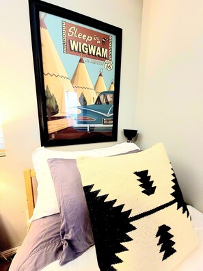 2 bedrooms, desk, iron/ironing board, free WiFi