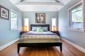 3 bedrooms, iron/ironing board, travel cot, free WiFi