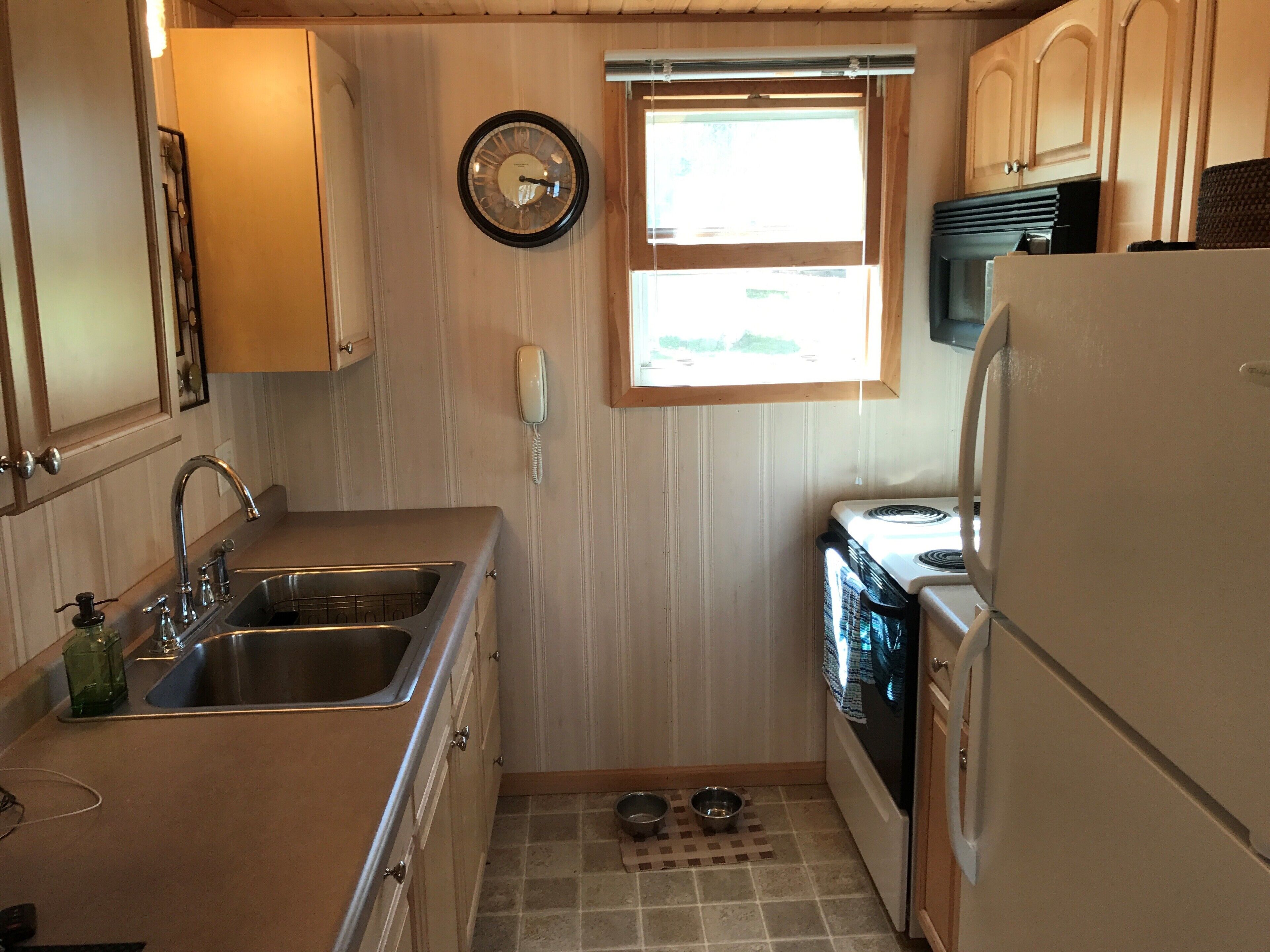 Lakefront Cabin Perfect for Families. Cabin and Bunkhouse on Pickerel