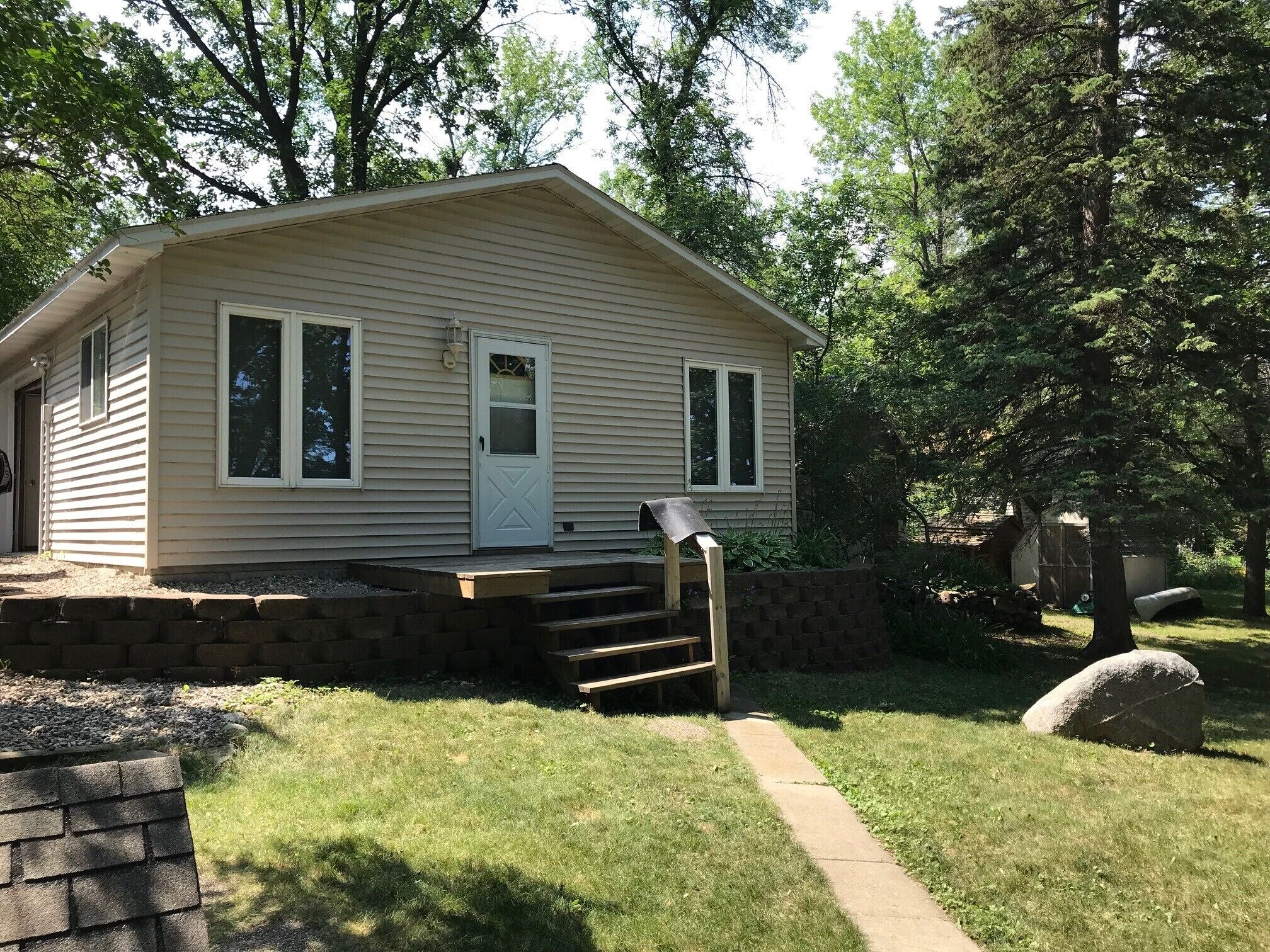 Lakefront Cabin Perfect for Families. Cabin and Bunkhouse on Pickerel Lake, SD, Grenville, SD