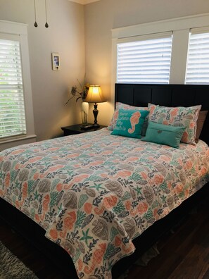 2 bedrooms, desk, iron/ironing board, travel crib - Perfect Getaway (West Palm Beach)