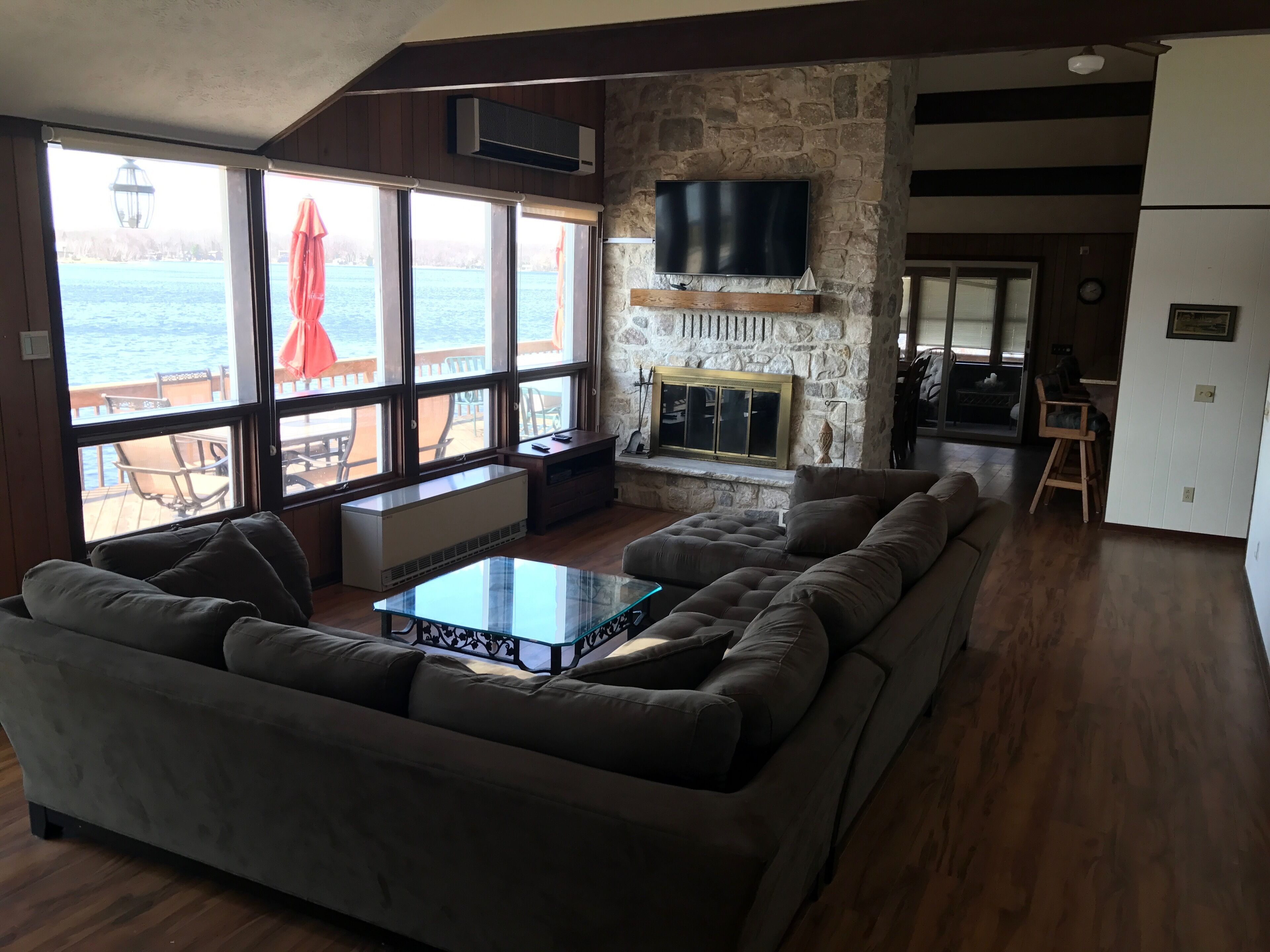 Magnificent Lakefront - Boat, Fish, Swim, Hike, Ski and Unwind