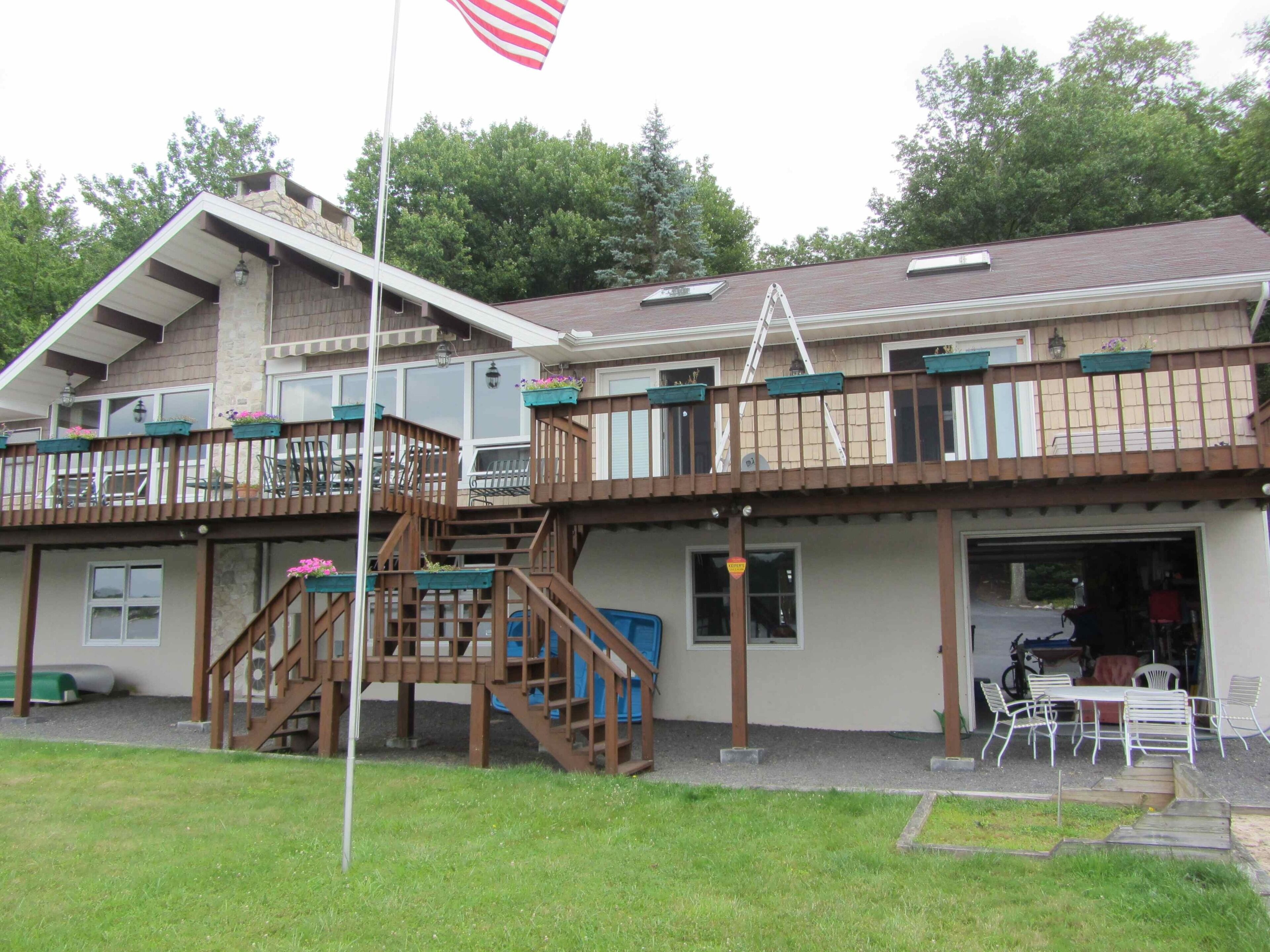 Magnificent Lakefront - Boat, Fish, Swim, Hike, Ski and Unwind