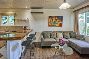 Televisión, biblioteca musical, videoteca y estéreo 