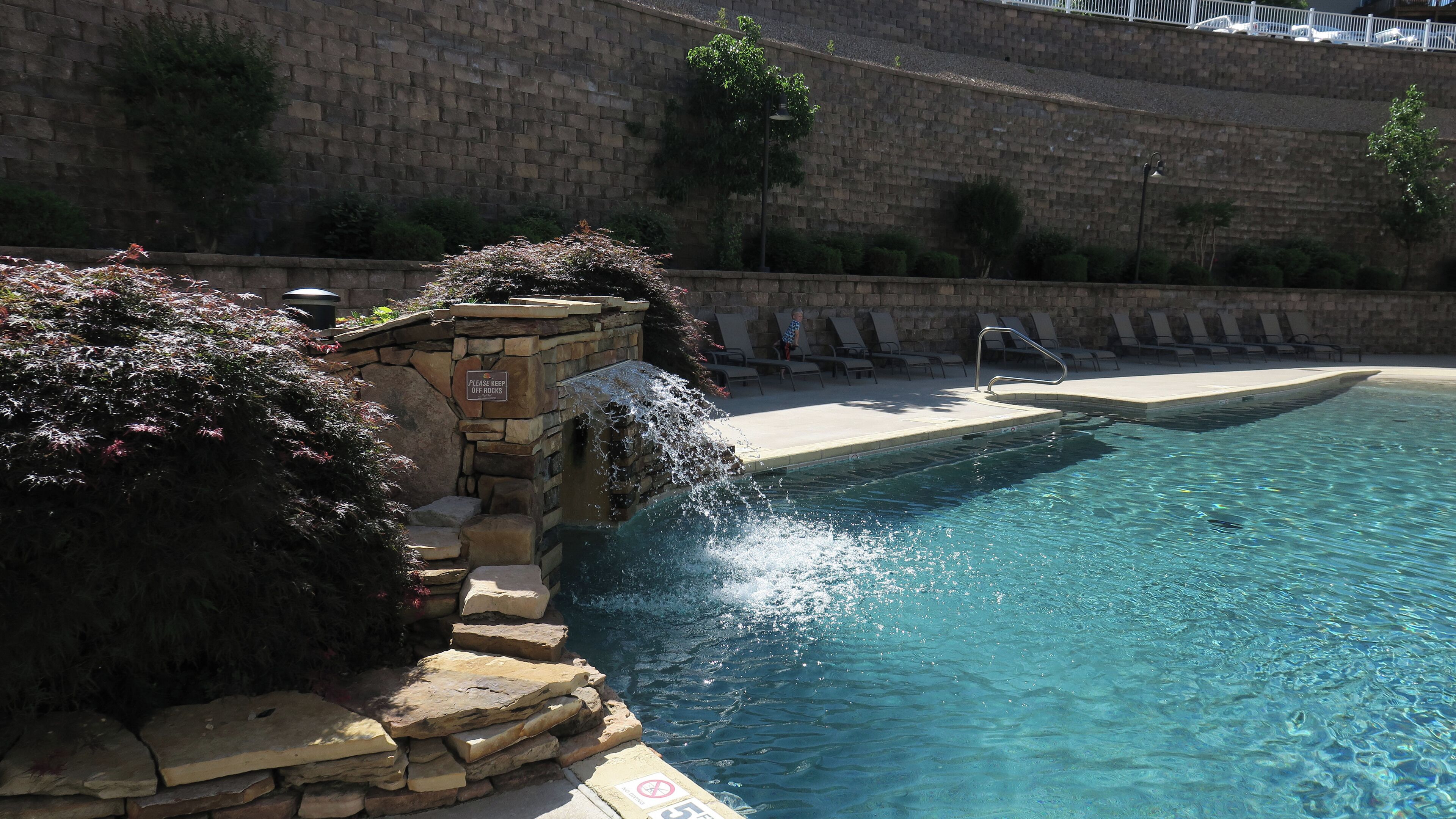 室外游泳池，恒温泳池