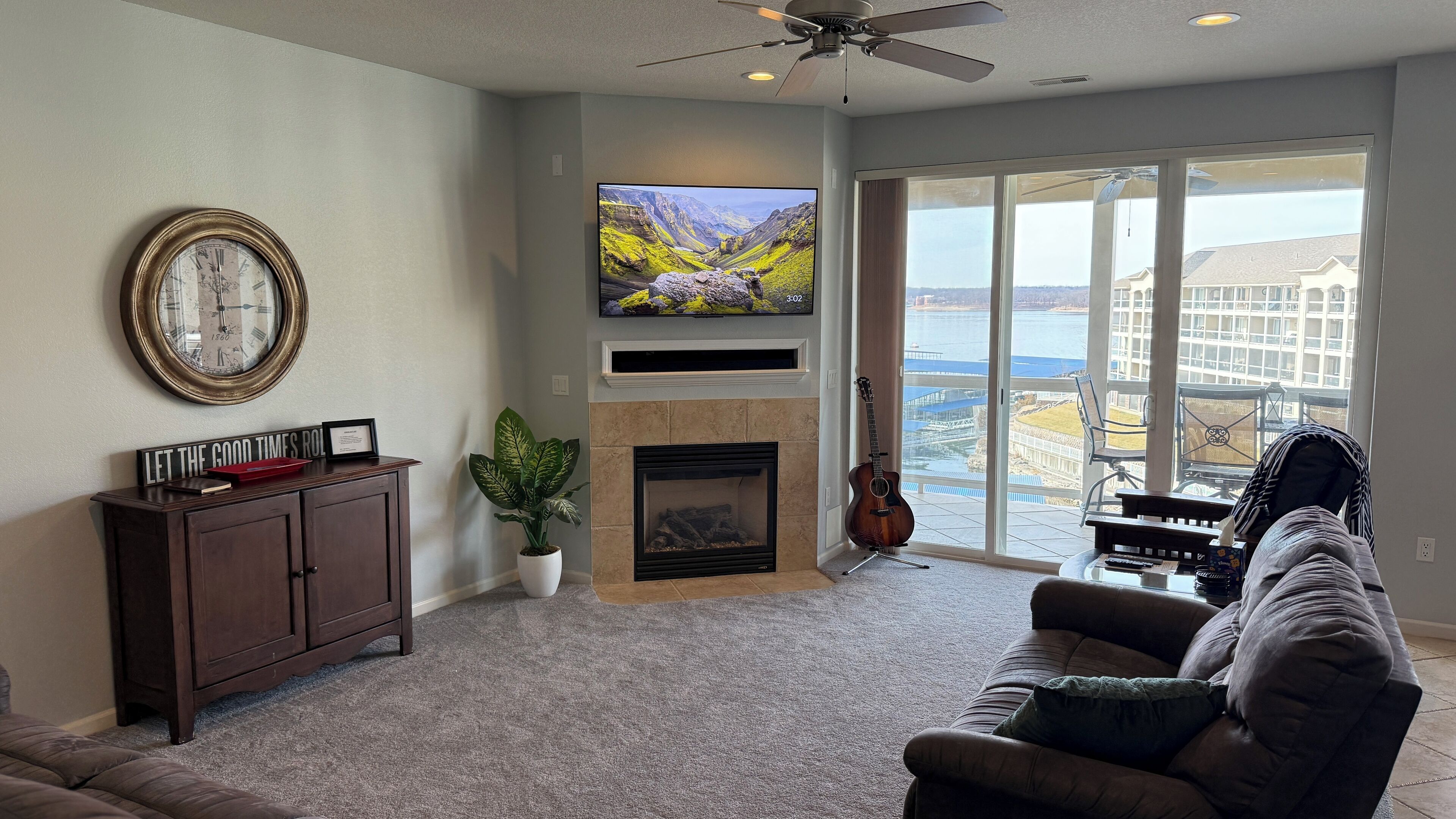 Smart TV, fireplace, DVD player, stereo