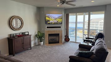 Smart TV, fireplace, DVD player, stereo