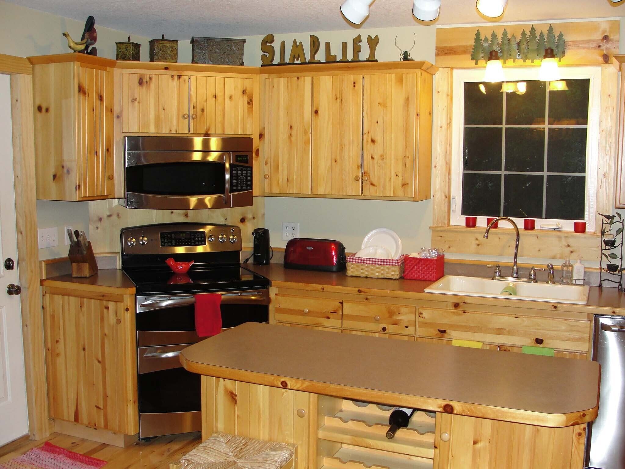 Beautiful 5,000 square foot Home on quiet lake in Alexandria