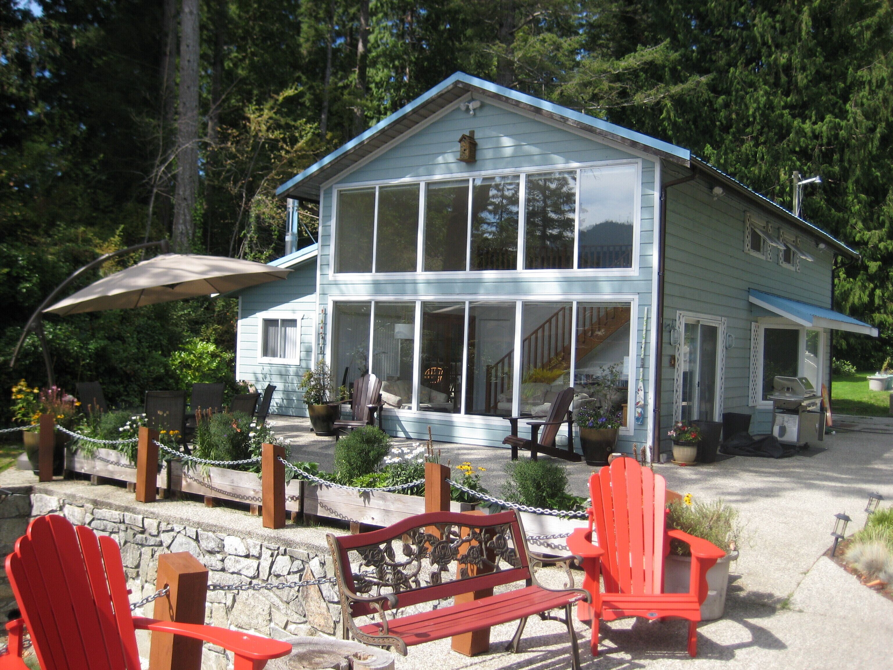 Spectacular Oceanfront Retreat - Boathouse