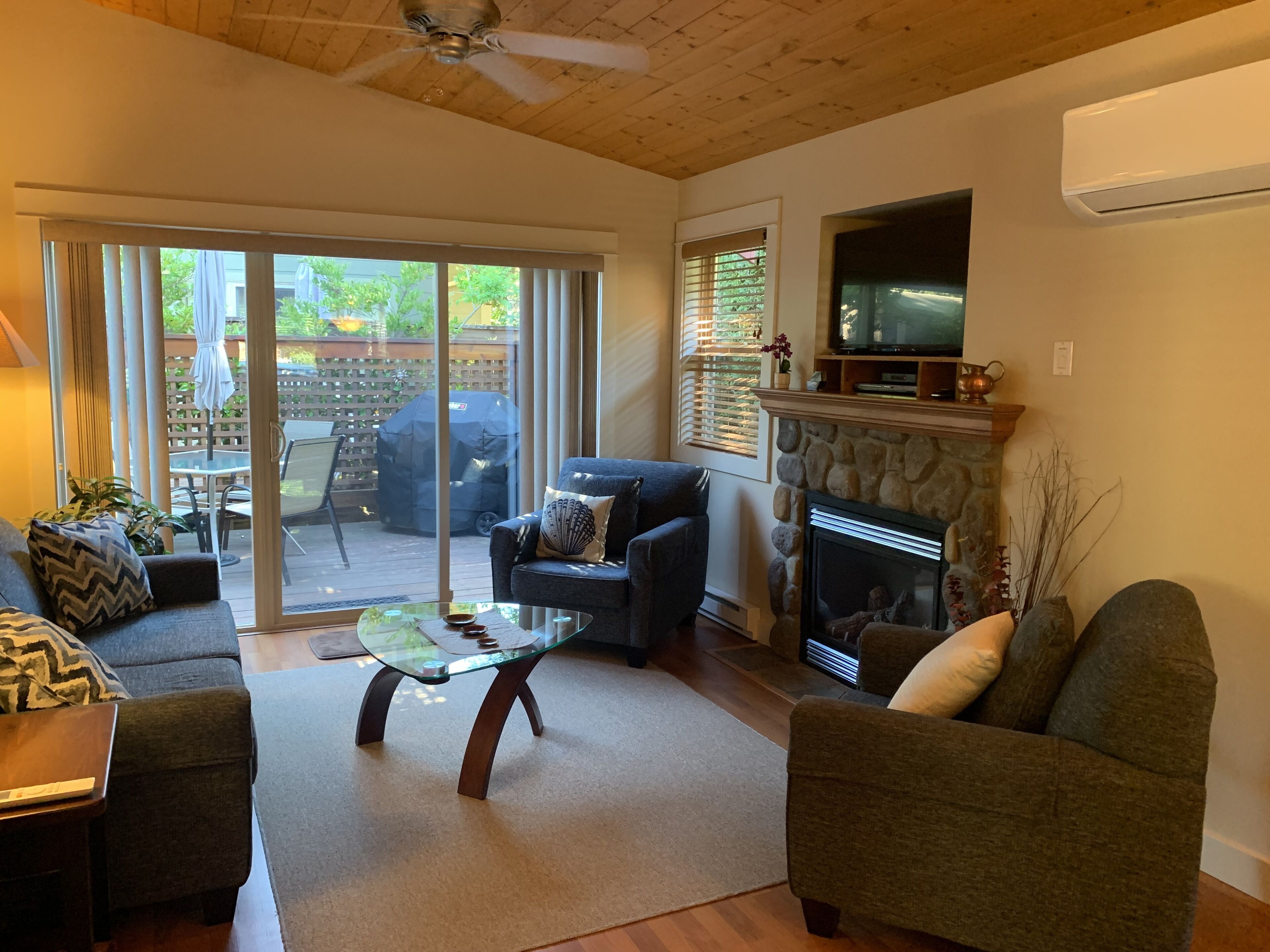 Cozy Cottage at Oceanside Village Parksville.  MAX 10  DAY STAY AT THIS TIME