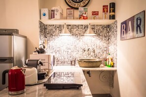 Fridge, microwave, stovetop, coffee/tea maker