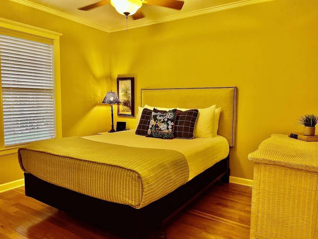 The Sunday House -Adorable Hill Country Cottage - Llano River, Shopping, Sights