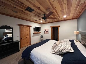 4 bedrooms, iron/ironing board, travel cot, free WiFi - Beautiful Log Cabin Williams ~AZ~ Grand Canyon Destination (Williams)