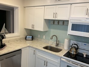Fridge, microwave, oven, stovetop - Oceanview! At beach in 1 minute! 2 Bdrm, 2 Bath, 1st Fl, No surprise fees! (Hilton Head Island)