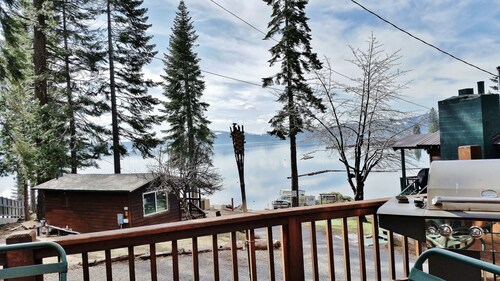 Premiere Family-Friendly Lakeside Cabin, Beautiful Views, Free Dock & Boat Slip