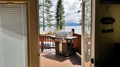 Premiere Family-Friendly Lakeside Cabin, Beautiful Views, Free Dock & Boat Slip