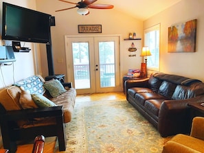 TV, fireplace - Premiere Family-Friendly Lakeside Cabin, Beautiful Views, Free Dock & Boat Slip (Lake Almanor)